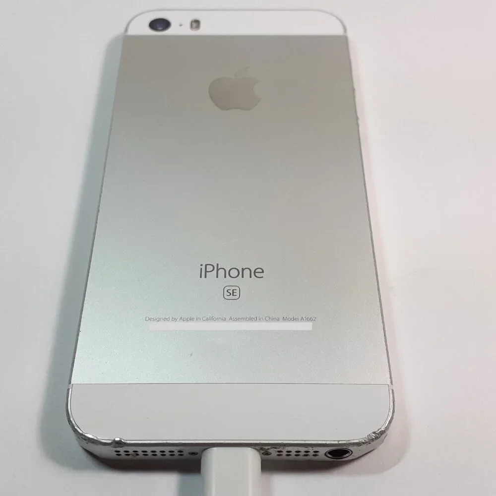 Apple iPhone SE 1st Generation (A1662 [WHITE-SILVER)-(Selling For parts only)